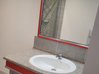 L'Occitane Roujan salle d'eau 2