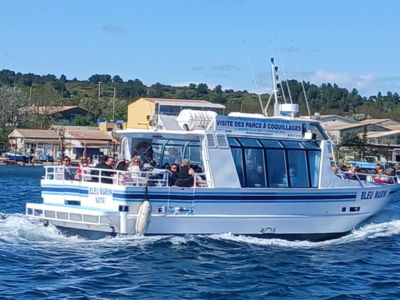 Le Bleu Marin le long des mas