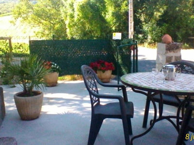 Petit-gite-campagne-avec-terrasse-Terrasse-2018-AnnickOuradou