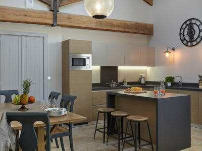 Saint Pierre de Serjac Appartement Le-Quai-de-Réception-Cuisine