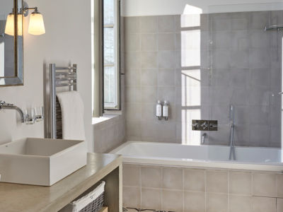 Saint Pierre de Serjac La-Maison-des-Vignes-Salle-de-bain