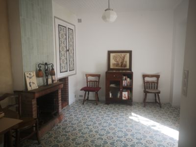 Salon St Pons, Une chambre au jardin.