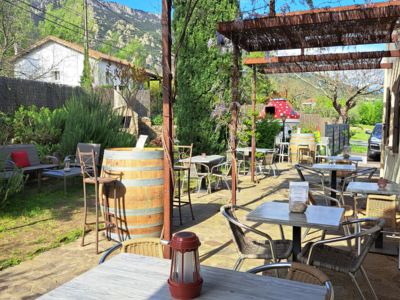 Terrasse avec vue sur le Caroux
