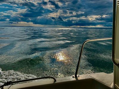 Univers Yacht - Bateau privatisé avec skipper - Coucher de soleil en mer