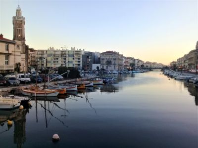 anciennes-barques-devant-la-chambre-consulaire-16644647