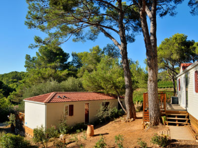 Camping résidentiel la Pinède à Castelnau de Guers