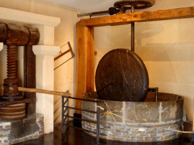Le Musée et son moulin en pierre