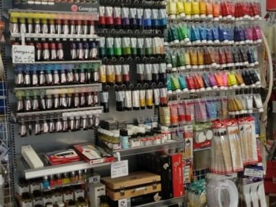 peintures et crayons