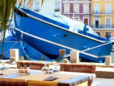 restaurant-la-calanque-sete-terrasse-bateau