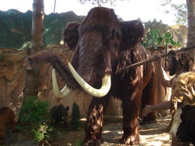 Dinopark au Cap d'Agde - Parc à thèmes préhistoriques et dinosaures sur l'Île des Loisirs