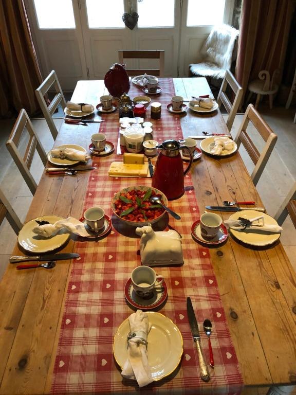 Ouvrir la diaporama Salle_petits_déjeuner1_Manoir_Botcol_St_Nicolas_du_Pélem