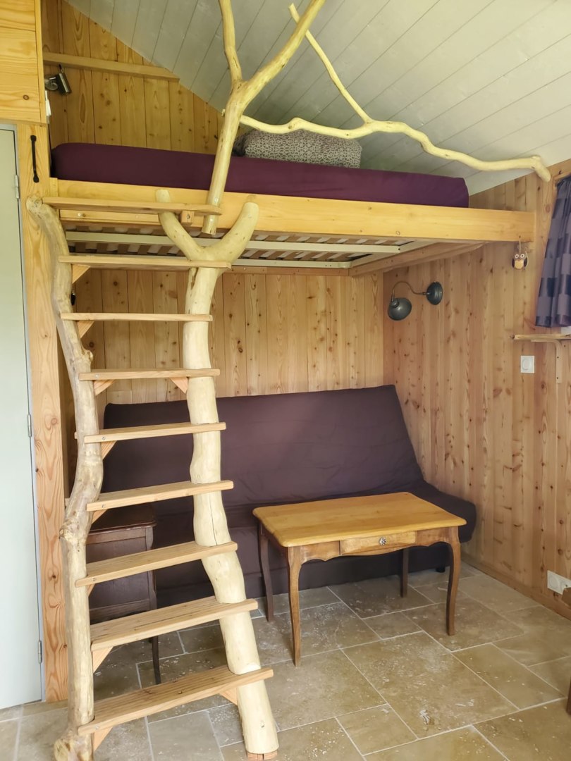 Kabane-merle-moqueur- lit