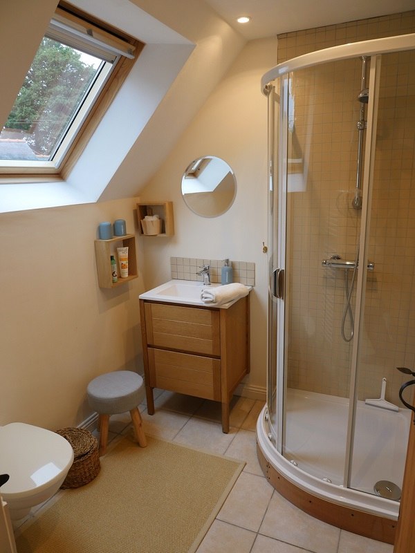 Ouvrir la diaporama salle_d_eau_gite_coleperennou_Plouguernével