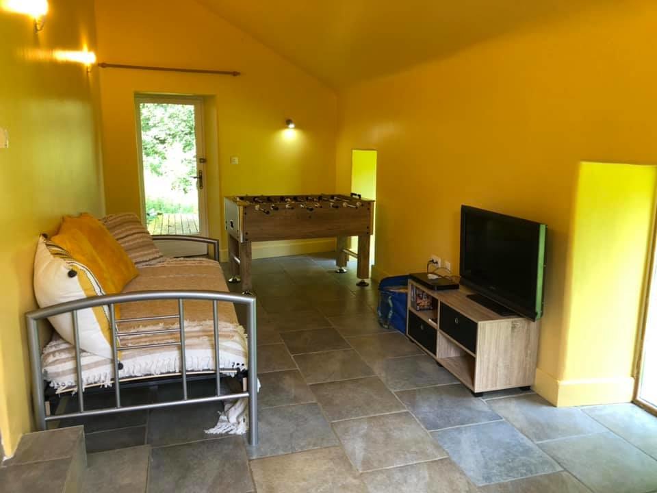 salle de jeux1_Gîte_Manoir_Botcol_St_Nicolas_du_Pélem