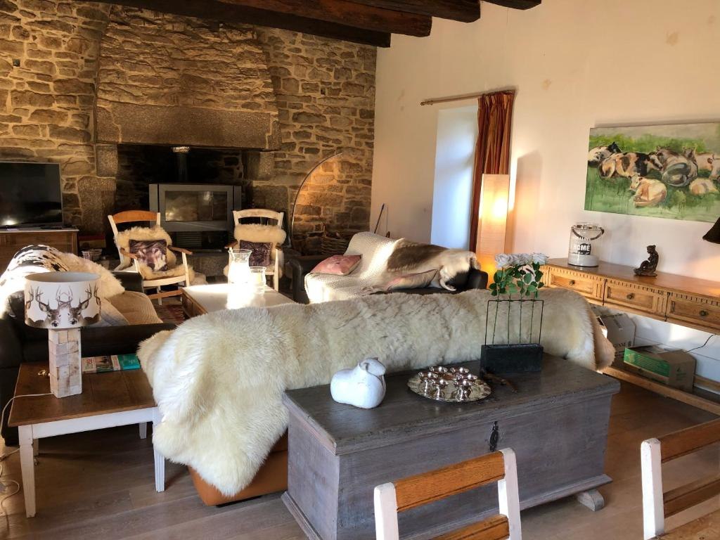 Ouvrir la diaporama salon1_Manoir_Botcol_St_Nicolas_du_Pélem