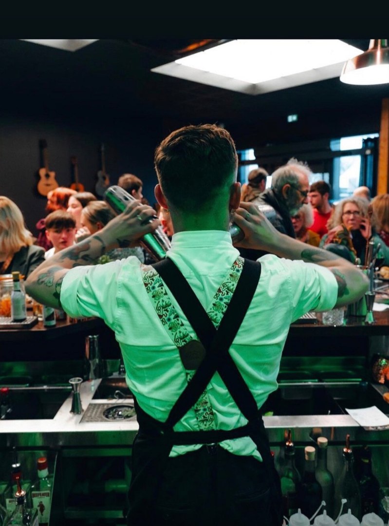 Brizellan Bar, Rostrenen