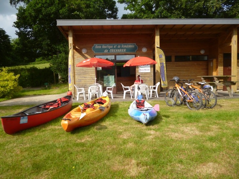 Canoë à la base de loisirs de Creharer, Glomel