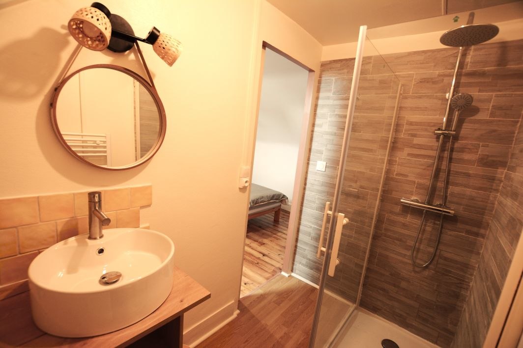 Ouvrir la diaporama Les-Suites-Fisel-Rostrenen-Chambre-Christine-et-Suzanne-4