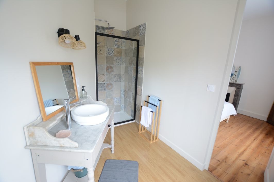 Ouvrir la diaporama Les-Suites-Fisel-Rostrenen-Chambre-Filomena-Cadoret-4
