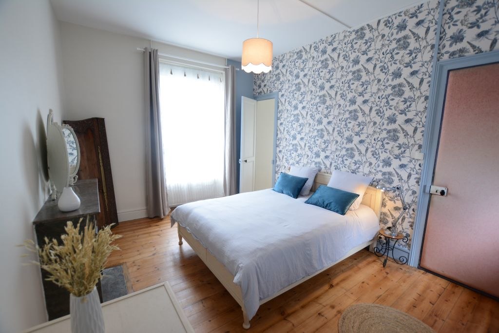 Ouvrir la diaporama Les-Suites-Fisel-Rostrenen-Chambre-Filomena-Cadoret