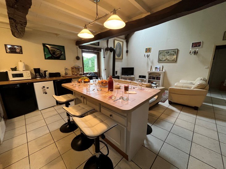 Ouvrir la diaporama Salle_a_manger_instemps_repos_grange_Bon_Repos_sur_Blavet