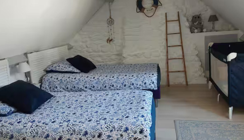Ouvrir la diaporama chambre1_La Daya_St_ Nicolas_du_Pelem