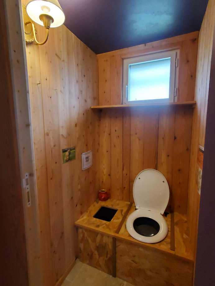 Ouvrir la diaporama kabane_merle-moqueur-wc