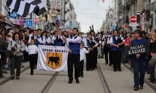 Gouel an Tren avec le Bagad de Carhaix