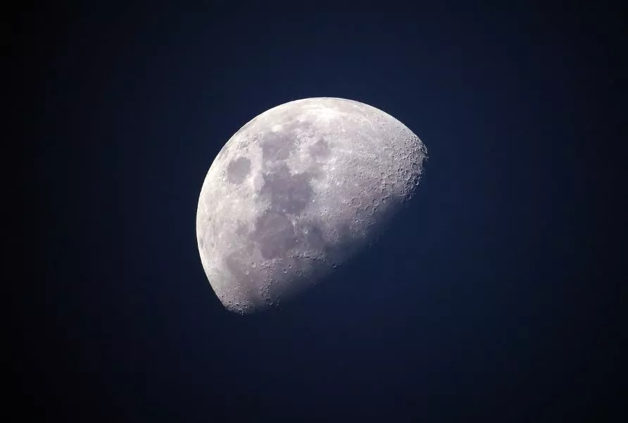 On the moon again Le 16 juin 2024