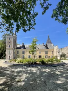 Théâtre dans le parc du Château du Prieuré à Villemoutiers