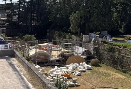 Visite du chantier des douves de Châteauneuf