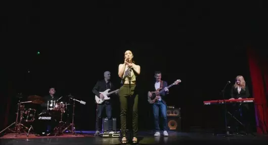 CONCERT LIVE DE GROOVE CODE (POP, SOUL AND FUNK)