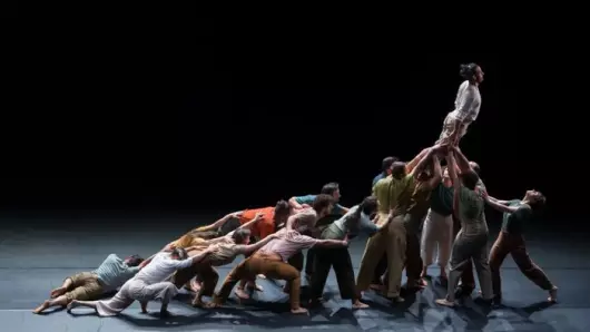 Atelier portés acrobatiques et voix - COLLECTIF XY