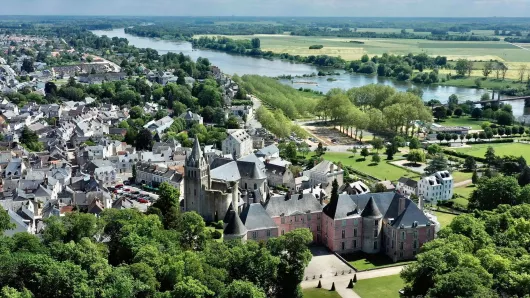Visite Meung-sur-Loire, ville des évêques et des poètes