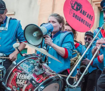 LA FANFARE SAUGRENUE