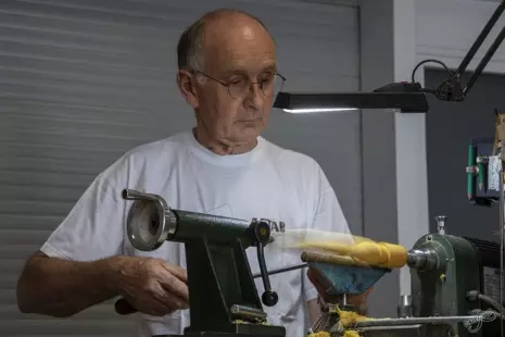 Un tourneur sur bois au musée
