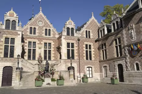 Visite guidée de l'ancien Hôtel de ville d'Orléans : un lieu chargé d'histoire