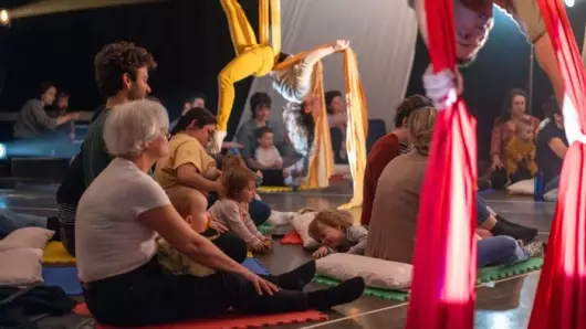 Ateliers portés acrobatiques en duo parent/enfant - LA MARCHE DU CRABE