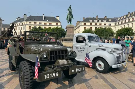 Libération d'Orléans : présentation de véhicules anciens