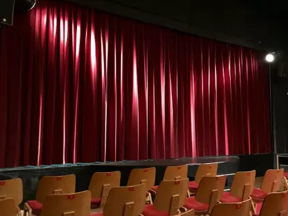 Théâtre : Tout commence bien qui finit mal