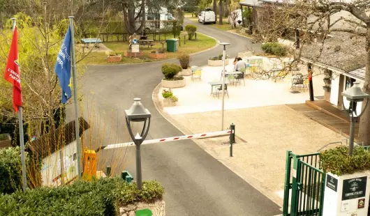 Aire de stationnement de camping-car - Camping d'Olivet