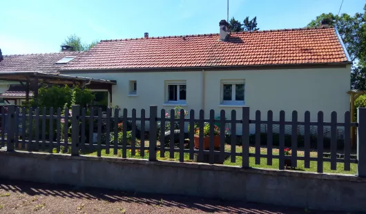 La petite maison de Paule. Secteur calme. A 10 minutes de la gare