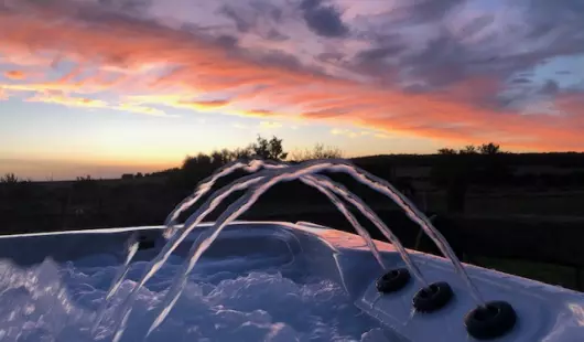 Le spa est dans le pré