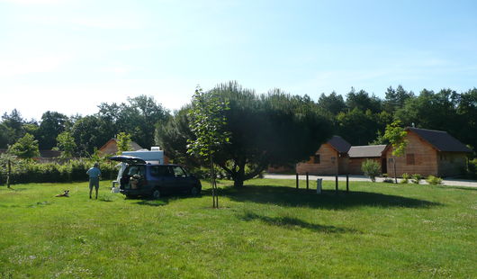 Aire de stationnement pour camping-cars - Domaine du Ciran Ménestreau en Villette