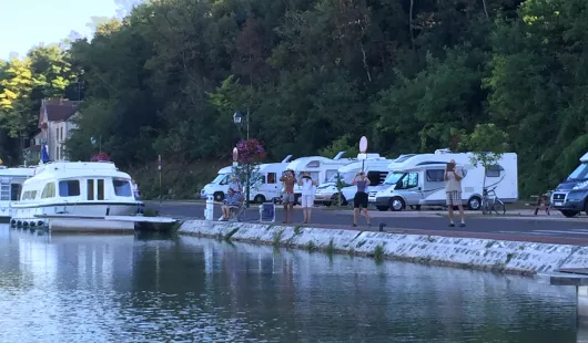 Aire de services pour camping-cars - Le Port de Châtillon