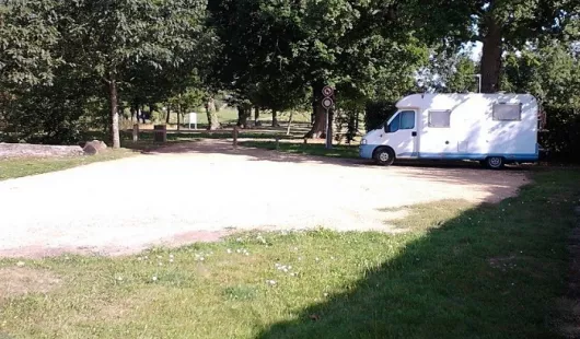 Aire de stationnement et de services camping-car - Champs des Bretons
