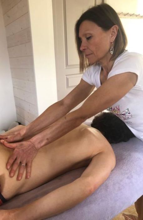 Massage Abhyanga, soins complet du corps aux huiles chaudes, adapaté à votre constitution, reconnecte le corps et l'esprit, fait circuler l'énergie