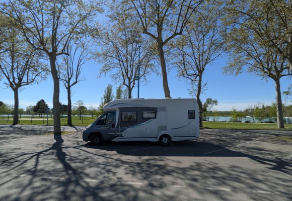 Aire de camping-car_L'Isle-Jourdain