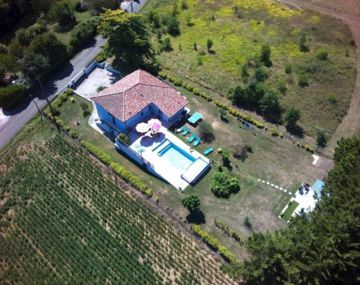 Maison bleue aux bambous <i class=