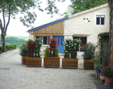 La grange sous le chêne... <i class=